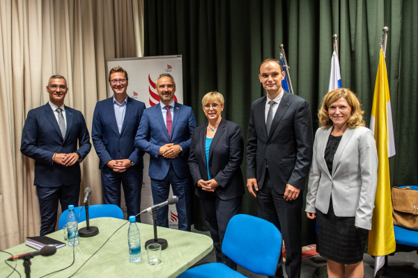 Kako so se predstavili predsedniški kandidati?